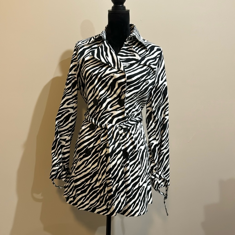 Vertigo Paris black and white trench coat
